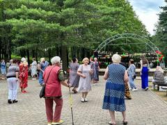 Танцевальный вечер подопечных ОДПП в парке 60-летия Октября 