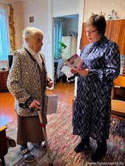 22 декабря 2025 года сотрудники ГУ «ТЦСОН Фрунзенского района г. Минска» поздравили с 95-летнием долгожительницу Фрунзенского района г. Минска, ветерана труда и просто интересную и обаятельную женщину Русецкую Анну Дмитриевну